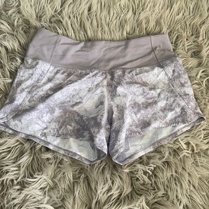 lululemon size 4 shorts in perfect condition